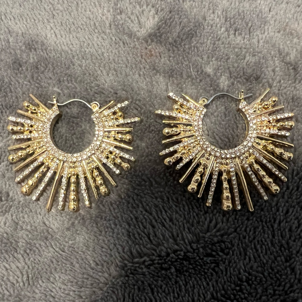 Gorgeous Sunburst earrings from Bauble Bar!